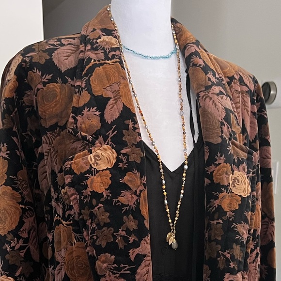 Handmade hand knotted gemstone charm necklace - Picture 4 of 14